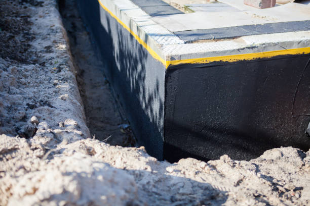 Professional Vapor Barrier Installation technician working in Petersburg, TN